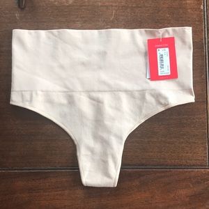 Spanx Everyday Shaping thong Panties, size large